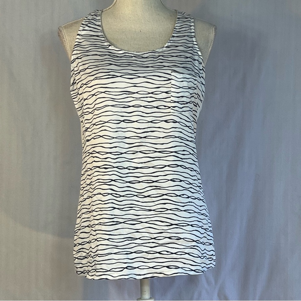 Outback Red Tank Top White & Blue Front White Back Silver Trim Neck/Pocket M